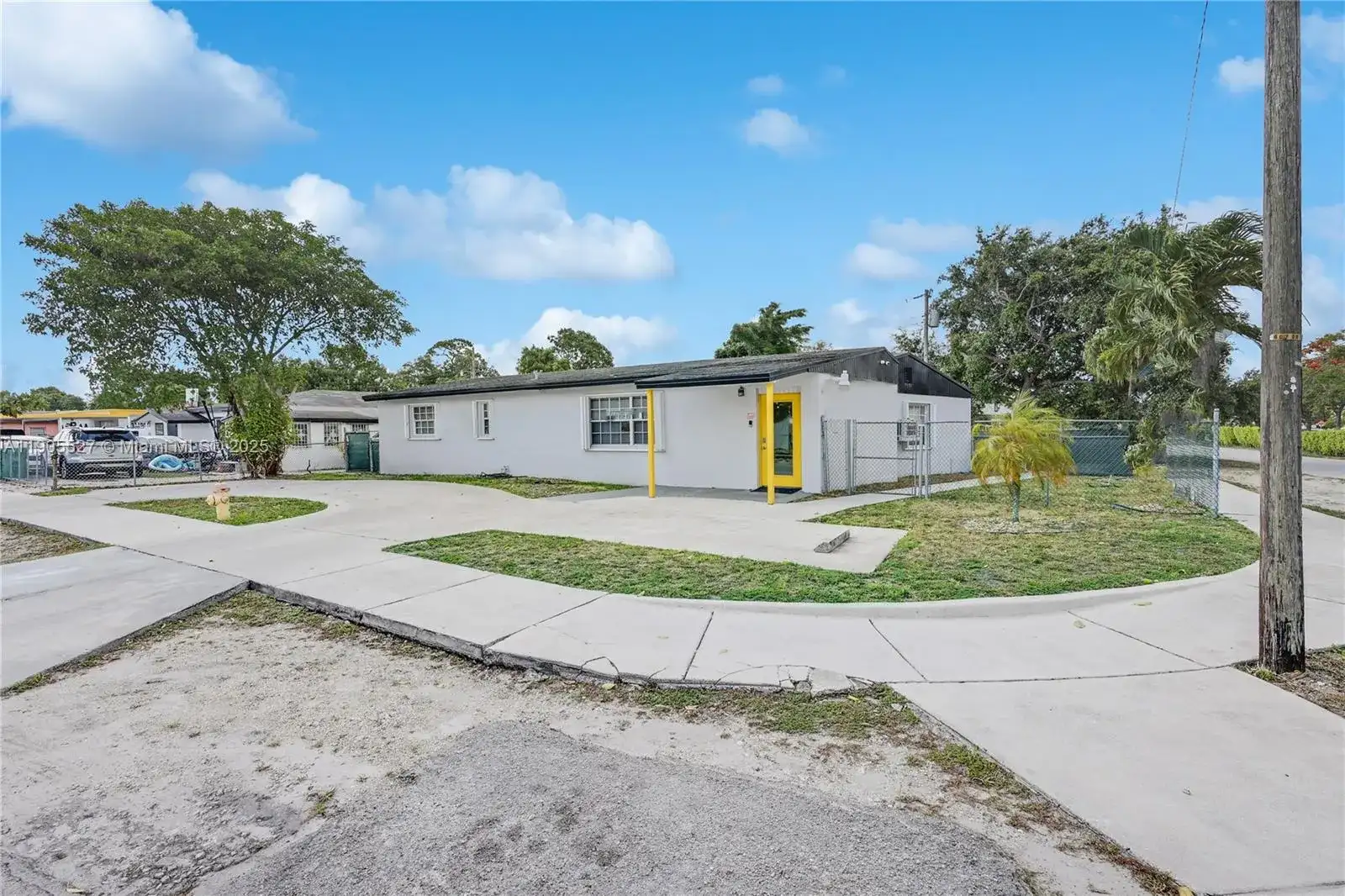 2570 NW 152nd Ter, Miami Gardens FL 33054 photo 2