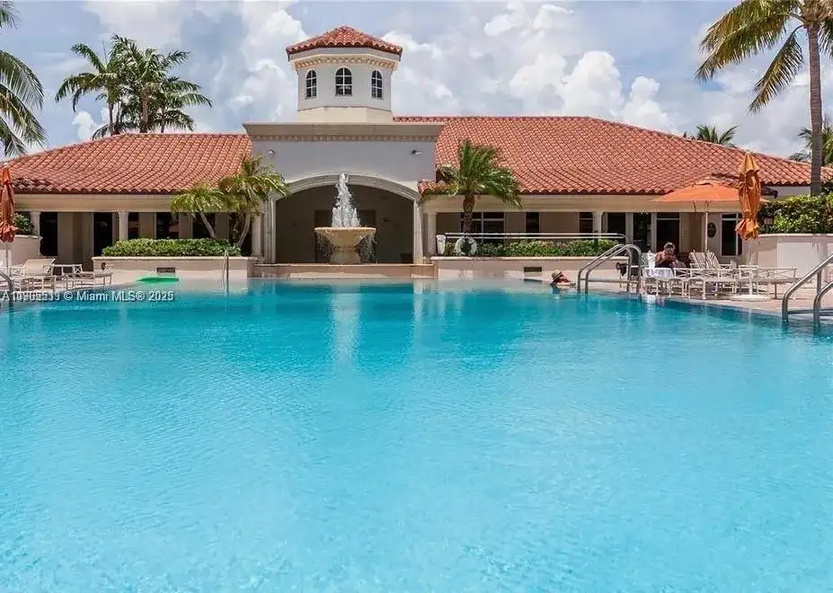 19900 E Country Club Dr # 310, Aventura FL 33180 photo 3