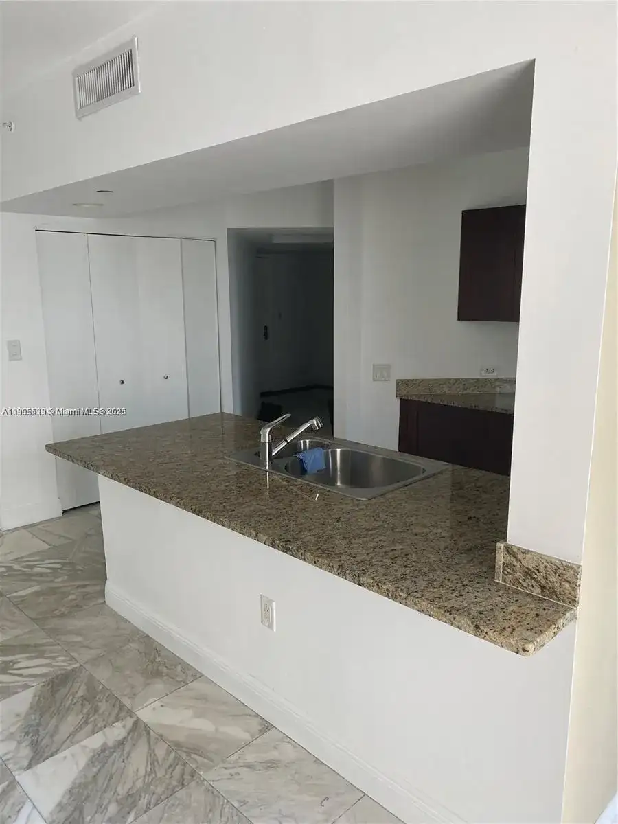19900 E Country Club Dr # 310, Aventura FL 33180 photo 4