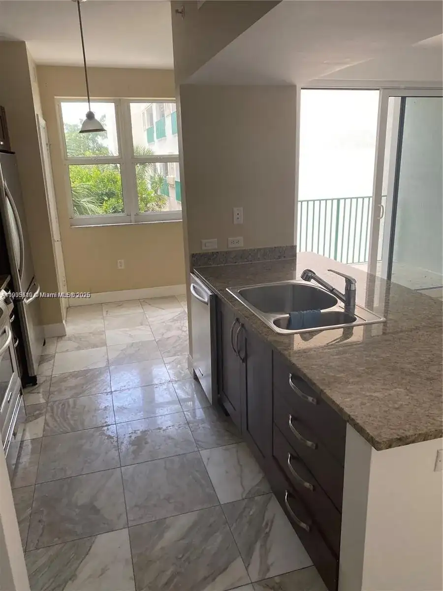 19900 E Country Club Dr # 310, Aventura FL 33180 photo 5