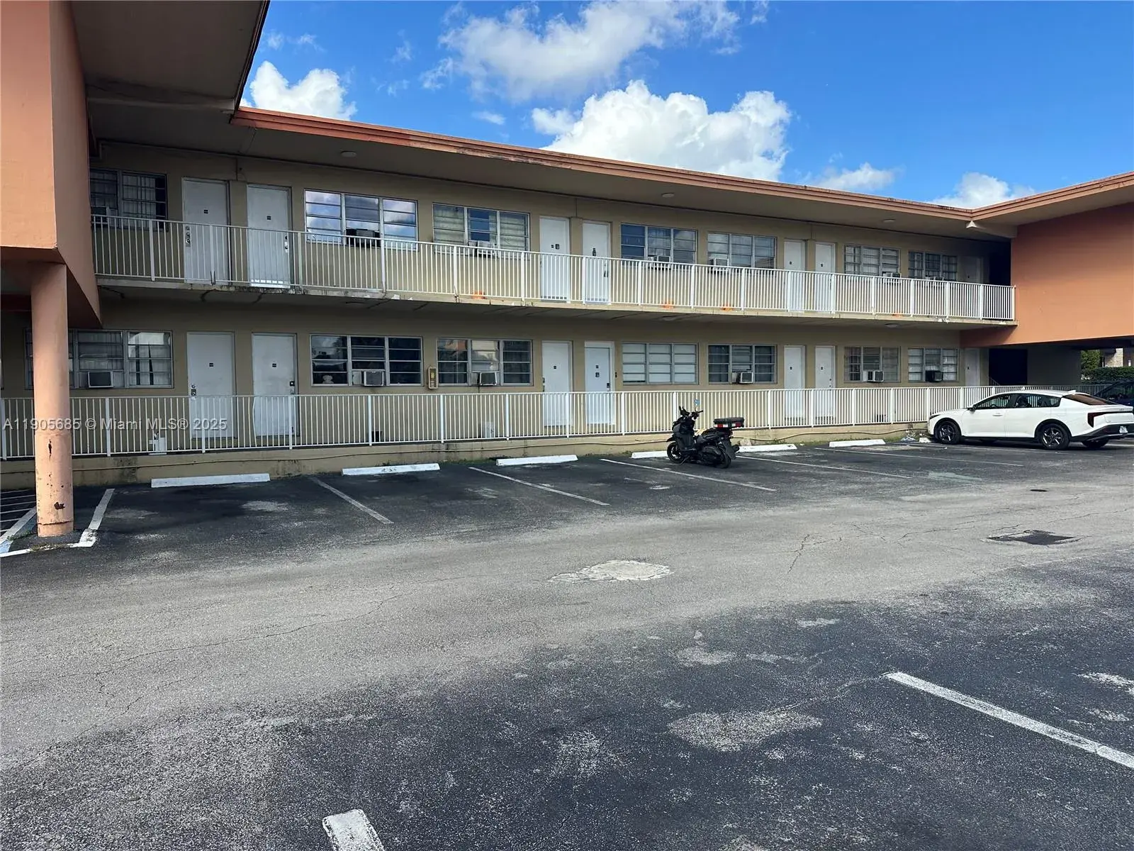 26 Diplomat Pkwy # 2314, Hallandale Beach FL 33009
