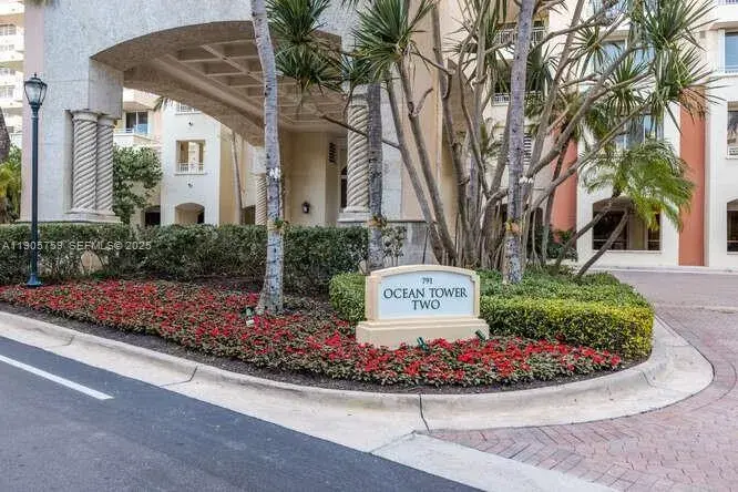 791 SE Crandon Blvd # 703, Key Biscayne FL 33149