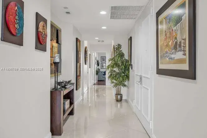 791 SE Crandon Blvd # 703, Key Biscayne FL 33149