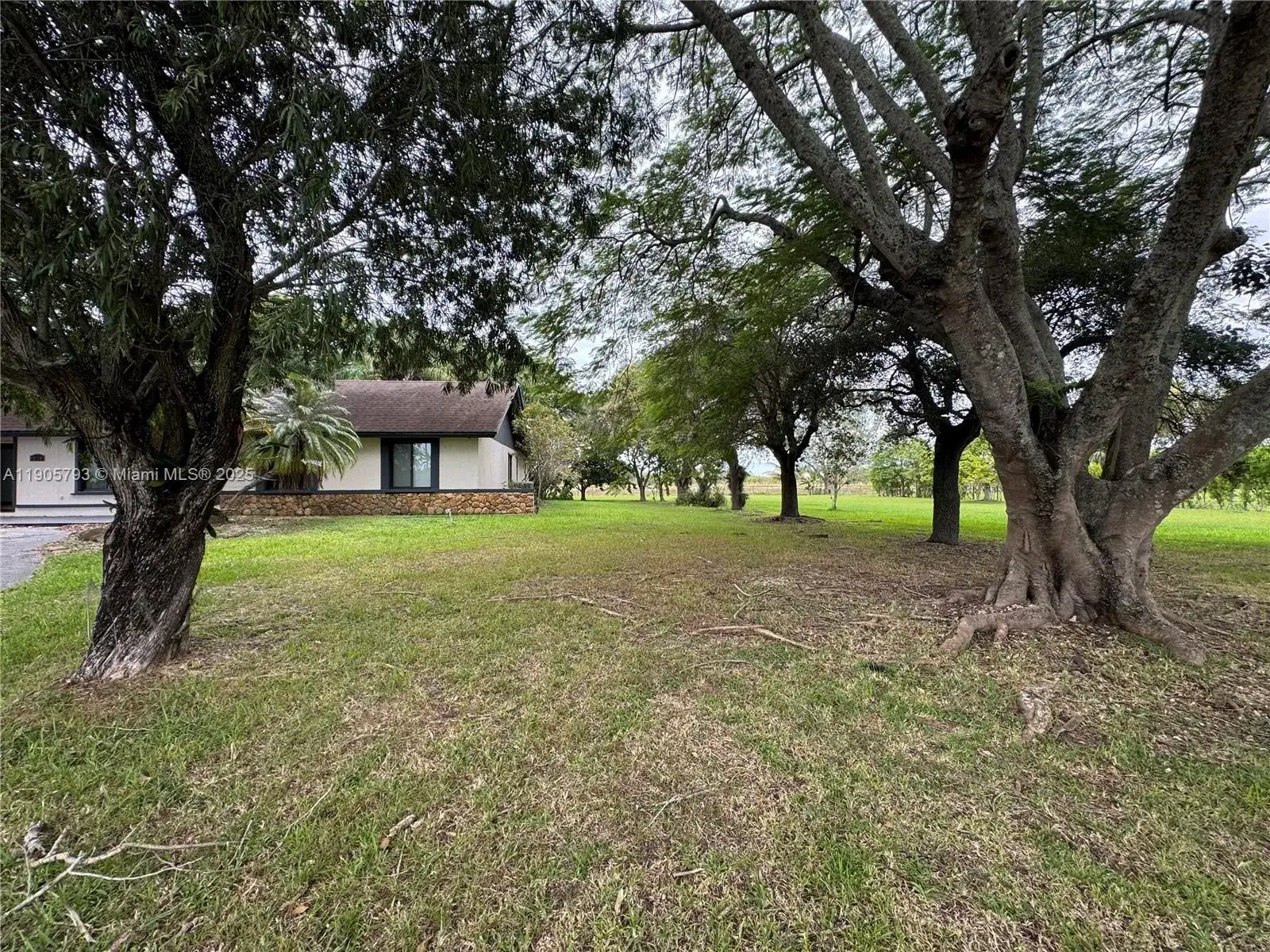 18750 SW 207th Ave, Miami FL 33187 photo 2