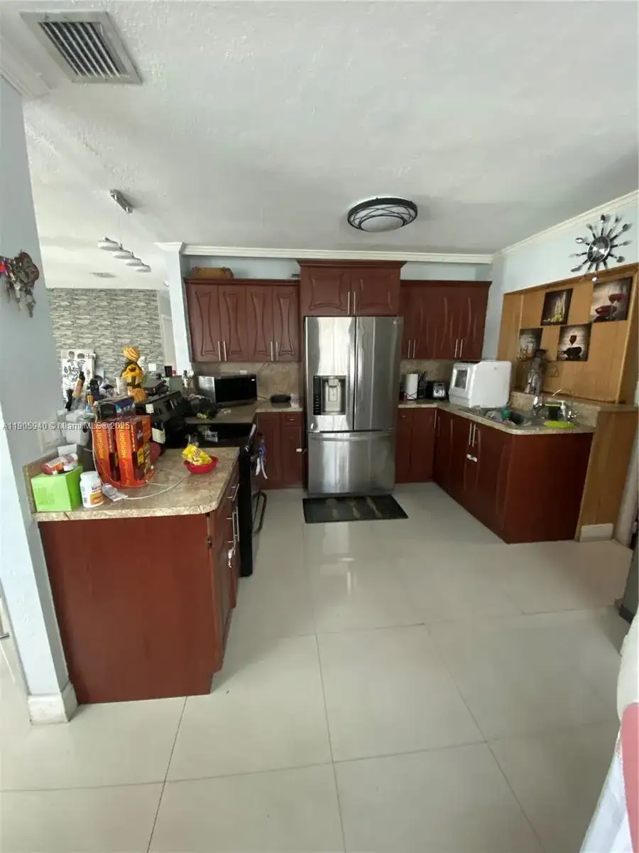 398 E 56th St, Hialeah FL 33013 photo 3
