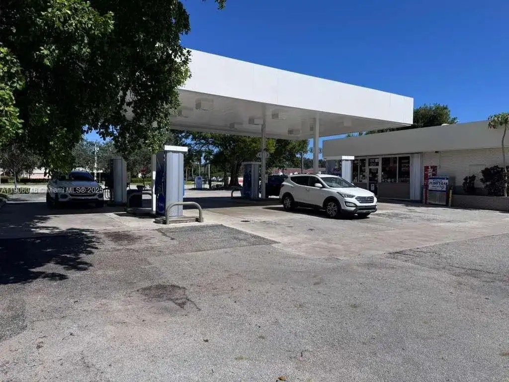8400 W Oakland Park Blvd, Sunrise FL 33351 photo 2