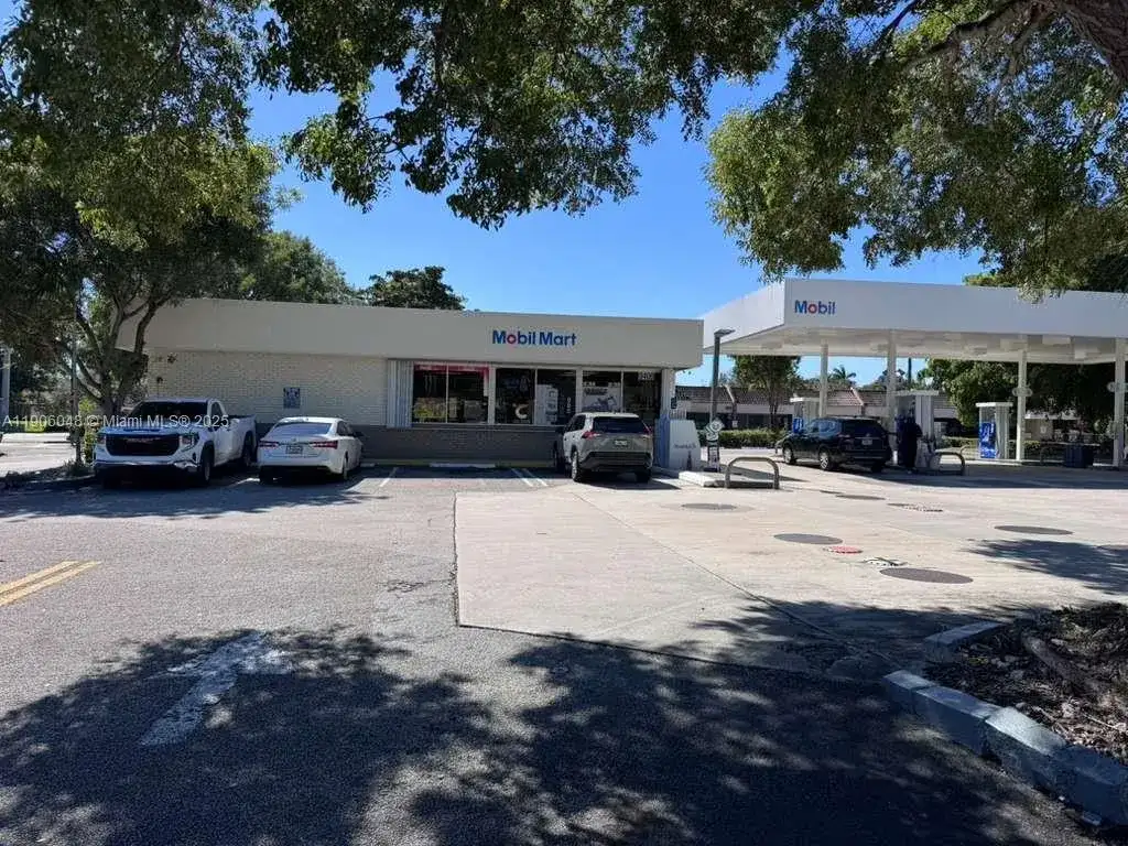 8400 W Oakland Park Blvd, Sunrise FL 33351 photo 3