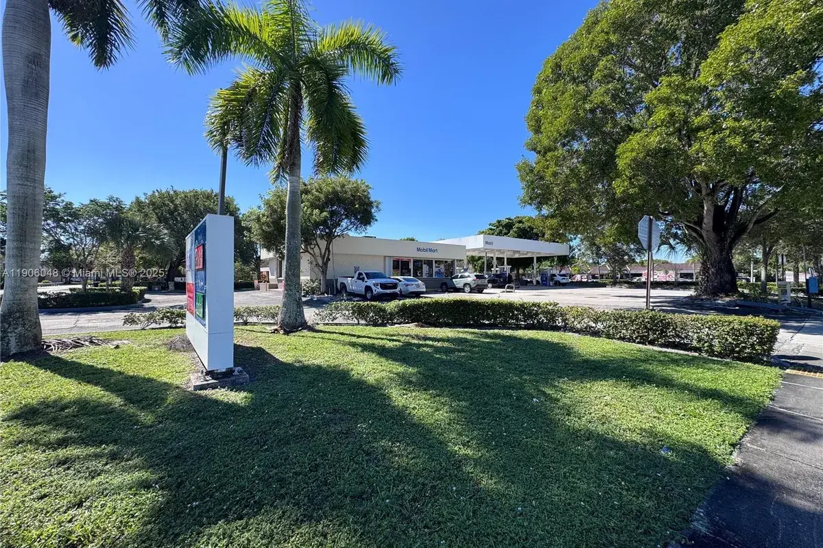 8400 W Oakland Park Blvd, Sunrise FL 33351