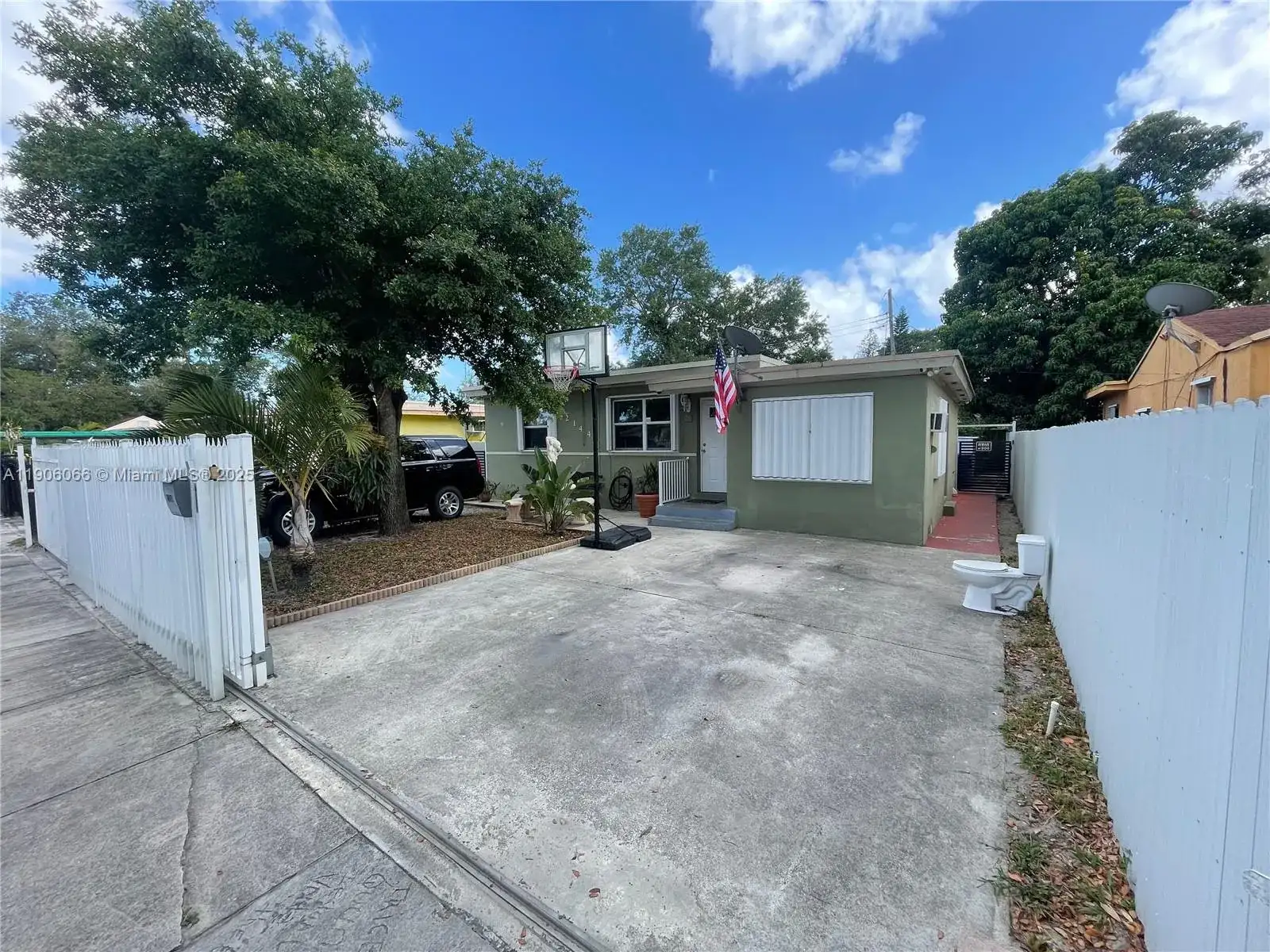 2144 NW 85th St, Miami FL 33147 photo 3