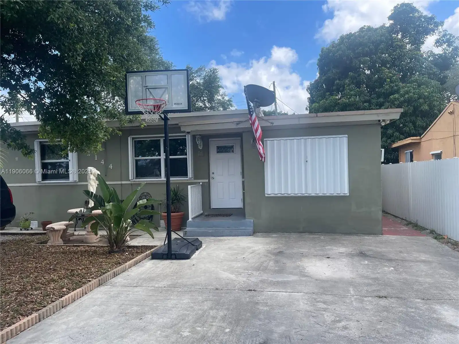 2144 NW 85th St, Miami FL 33147 photo 4