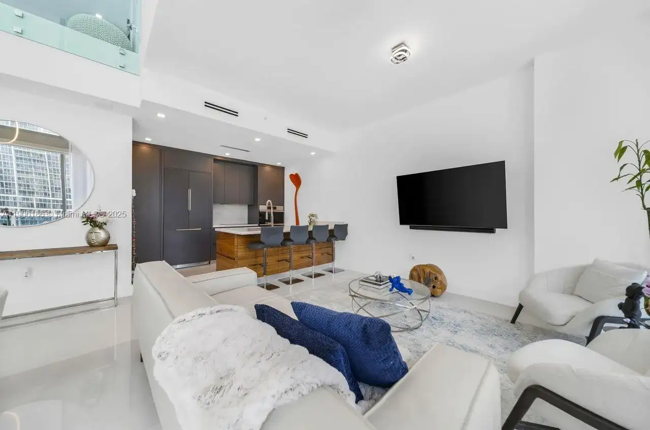 200 Biscayne Boulevard Way # 1406, Miami FL 33131 photo 3
