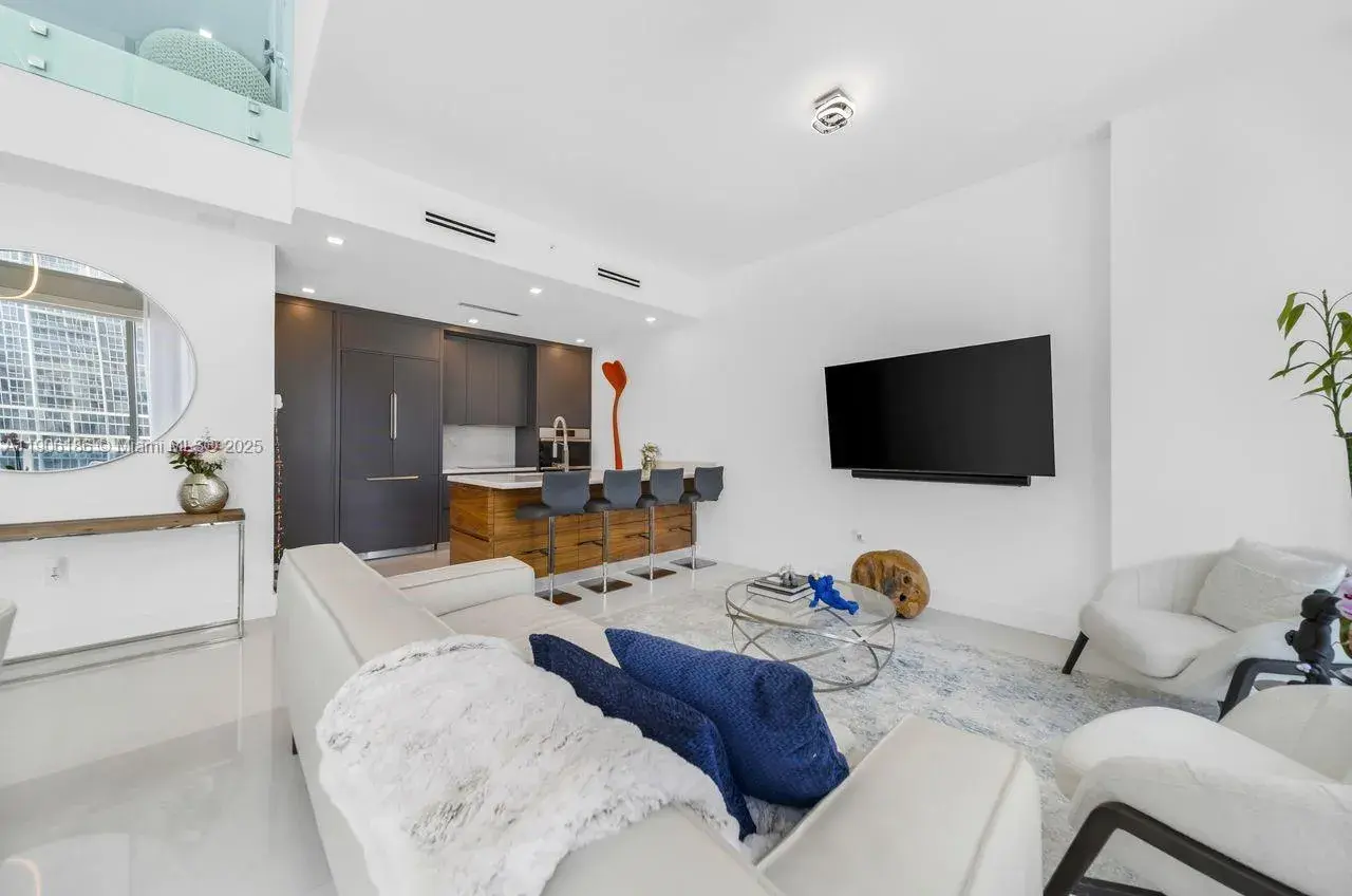 200 Biscayne Boulevard Way # 1406, Miami FL 33131