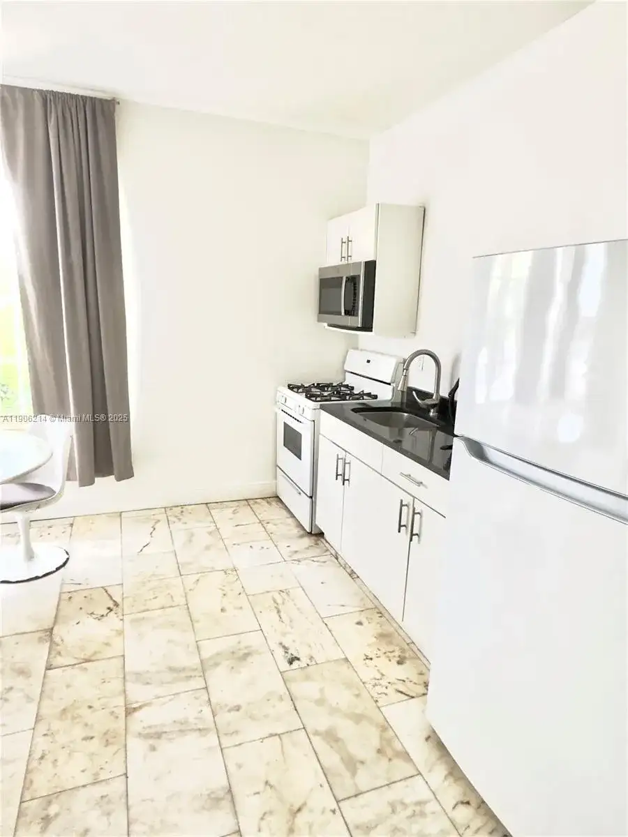 1526 Pennsylvania Ave # 2, Miami Beach FL 33139 photo 4