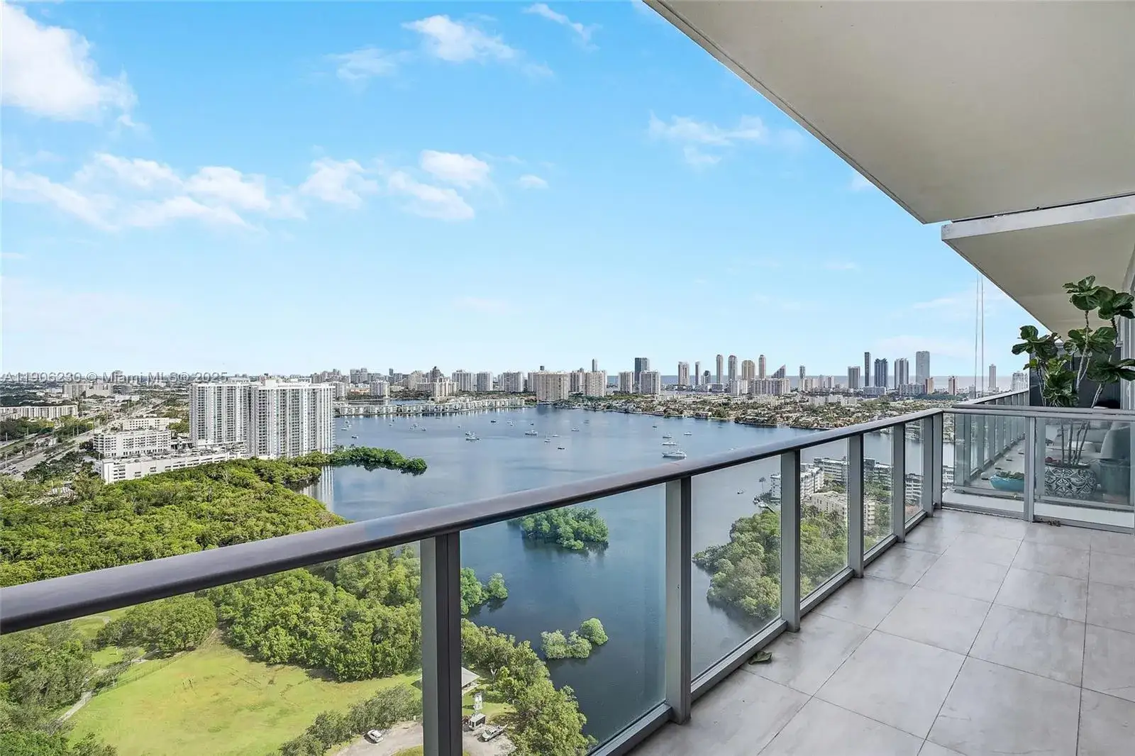 16385 Biscayne Blvd, North Miami Beach FL 33160