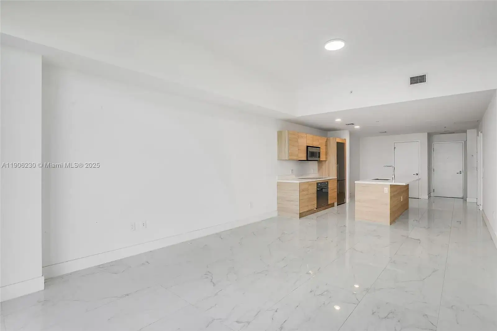 16385 Biscayne Blvd, North Miami Beach FL 33160 photo 4