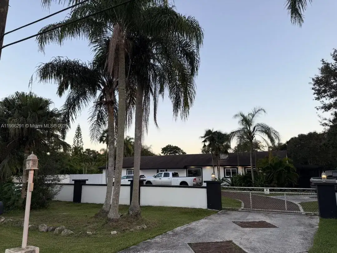 15750 SW 216th St, Miami FL 33170 photo 2