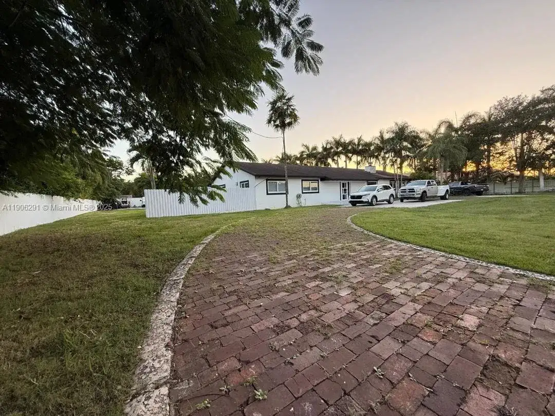 15750 SW 216th St, Miami FL 33170 photo 3
