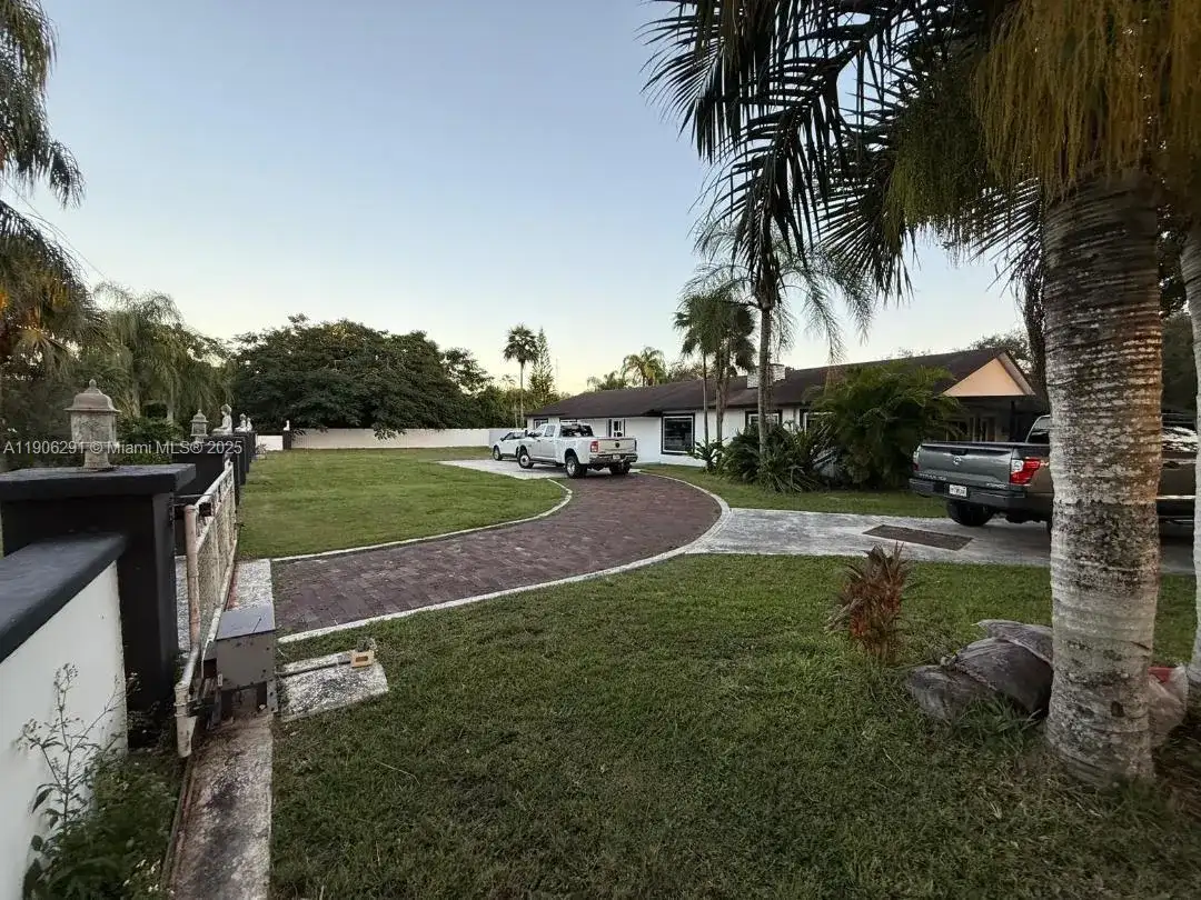 15750 SW 216th St, Miami FL 33170 photo 4