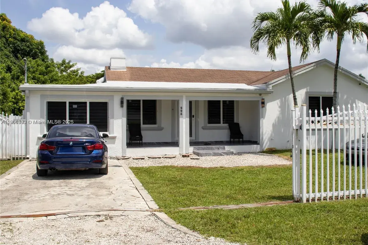 295 NE 150th St, Miami FL 33161