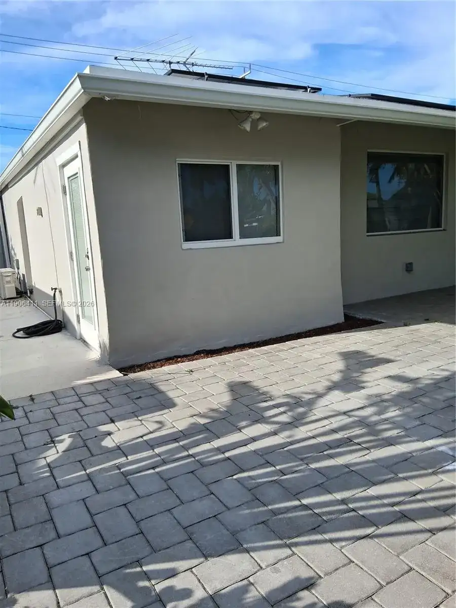 717 SE 2nd St, Deerfield Beach FL 33441 photo 3