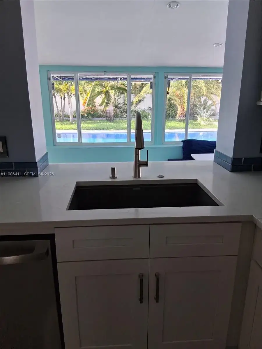 717 SE 2nd St, Deerfield Beach FL 33441 photo 5