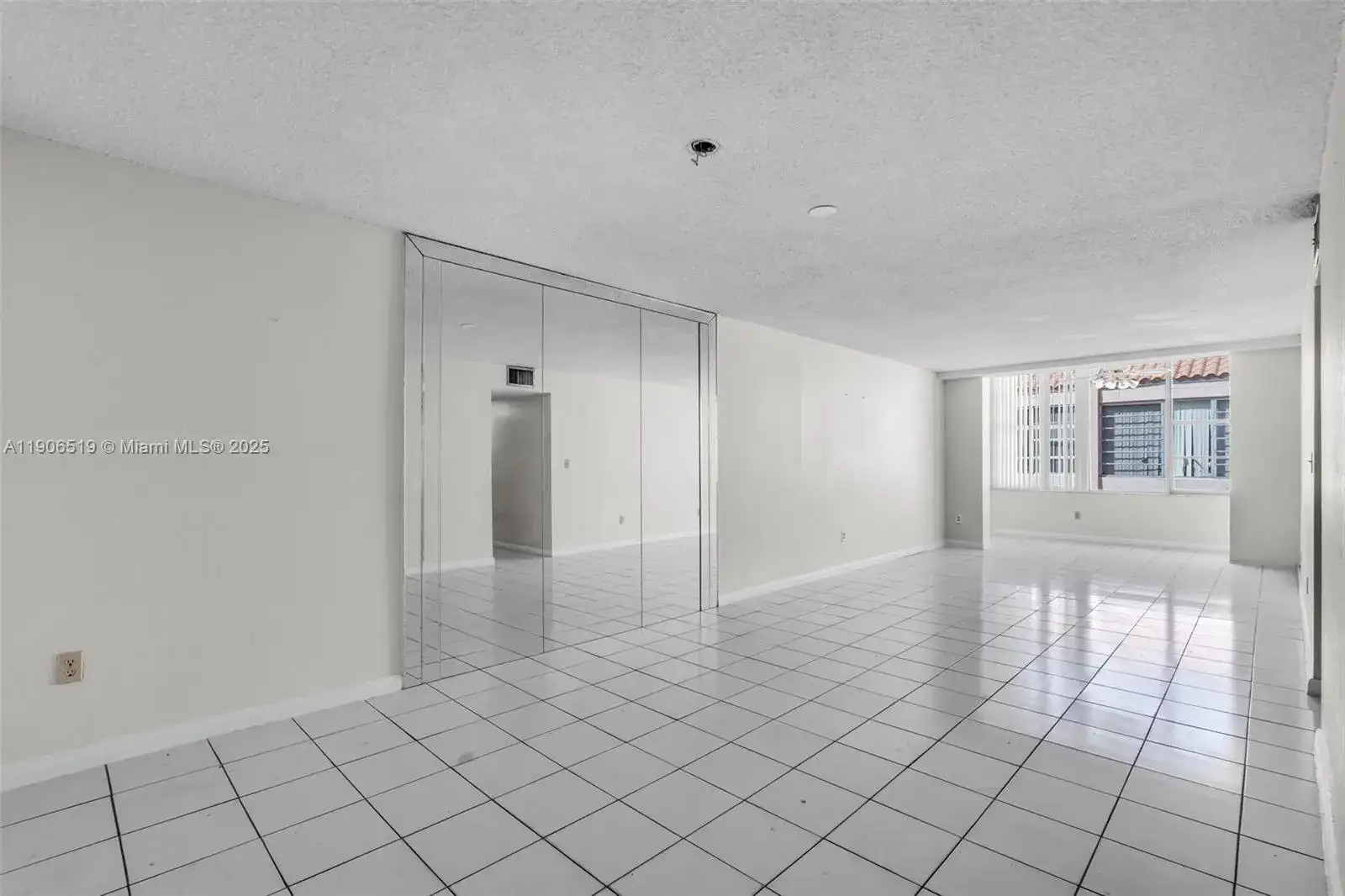 7345 W 4th Ave # 402, Hialeah FL 33014 photo 2