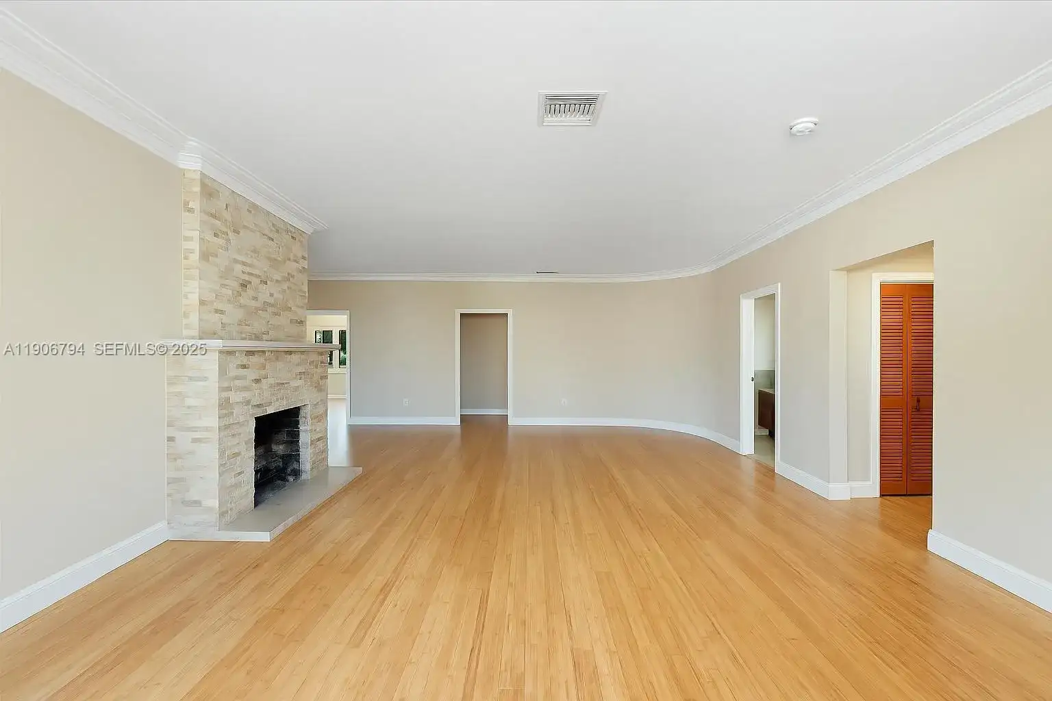 9457 Carlyle Ave, Surfside FL 33154 photo 2