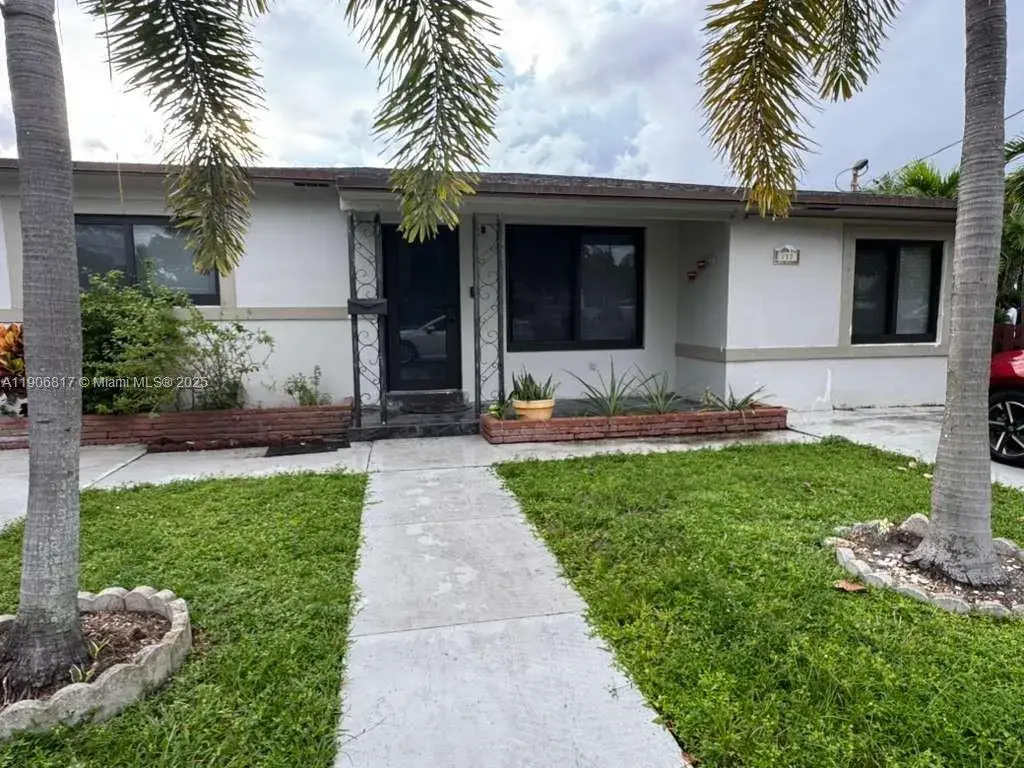 117 NE 2nd Ter, Hallandale Beach FL 33009