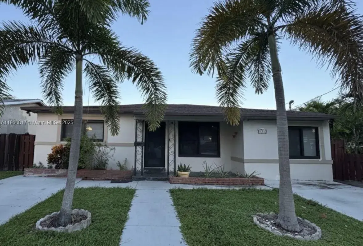 117 NE 2nd Ter, Hallandale Beach FL 33009
