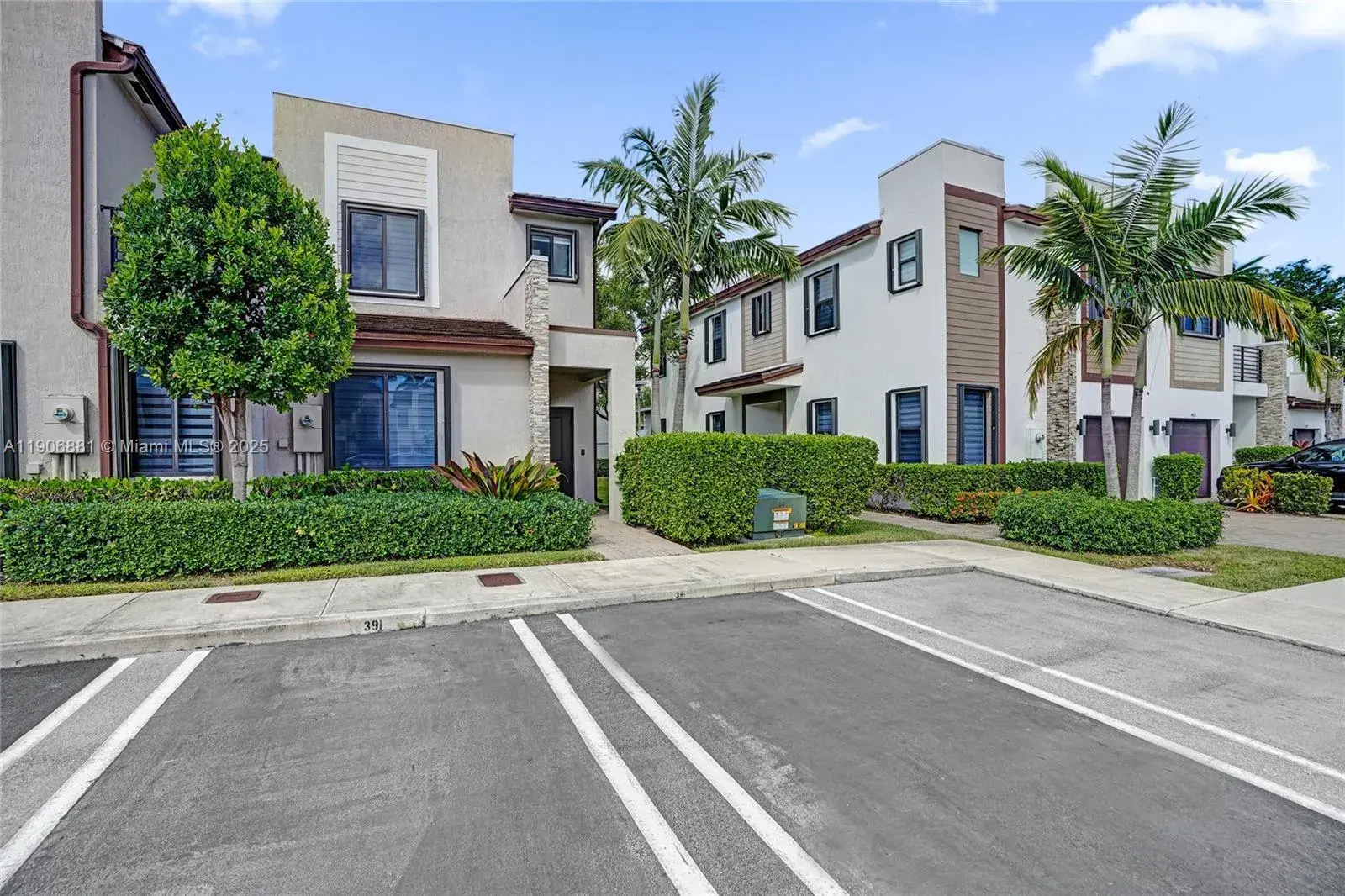 391 NE 208th Ter, Miami FL 33179