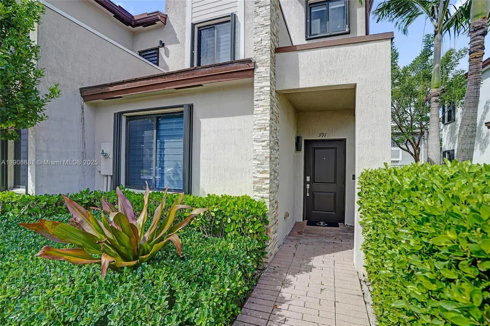 391 NE 208th Ter, Miami FL 33179
