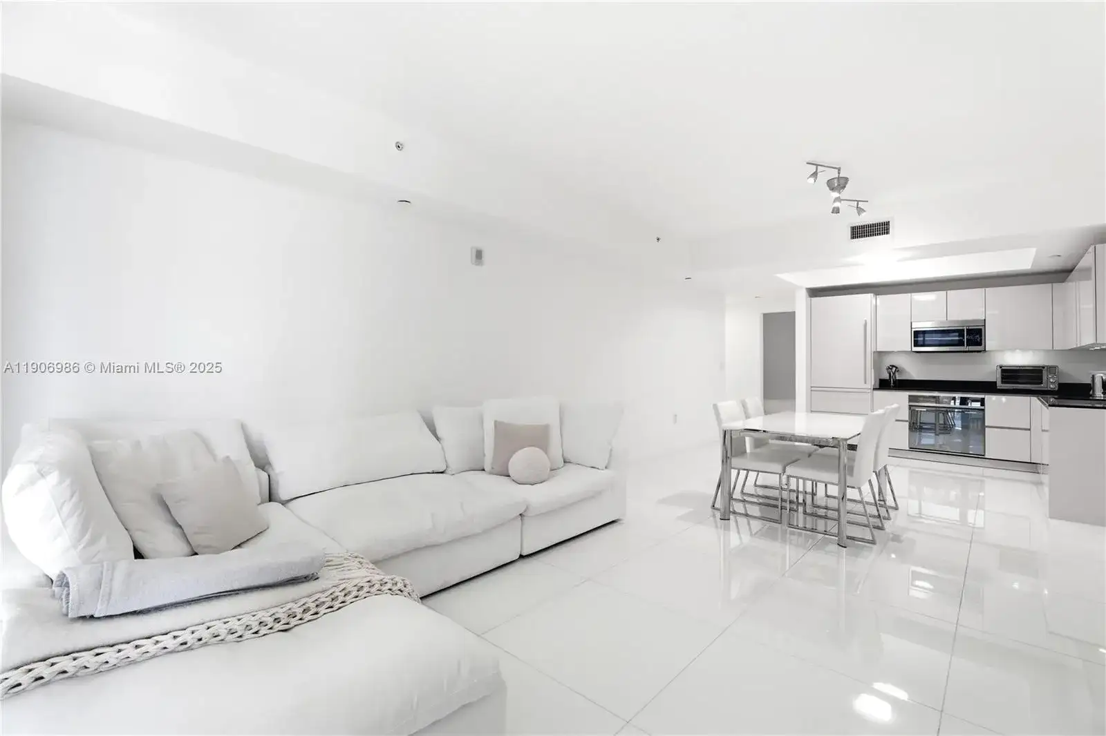 1010 Brickell Ave # 3006, Miami FL 33131 photo 3