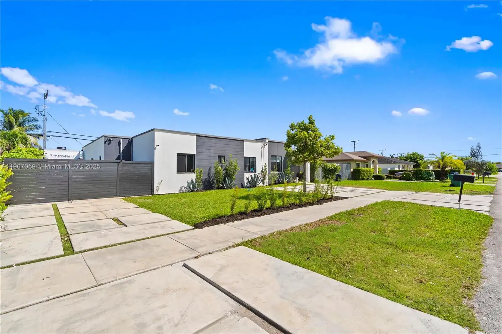 10925 SW 218th Ter, Miami FL 33170 photo 2