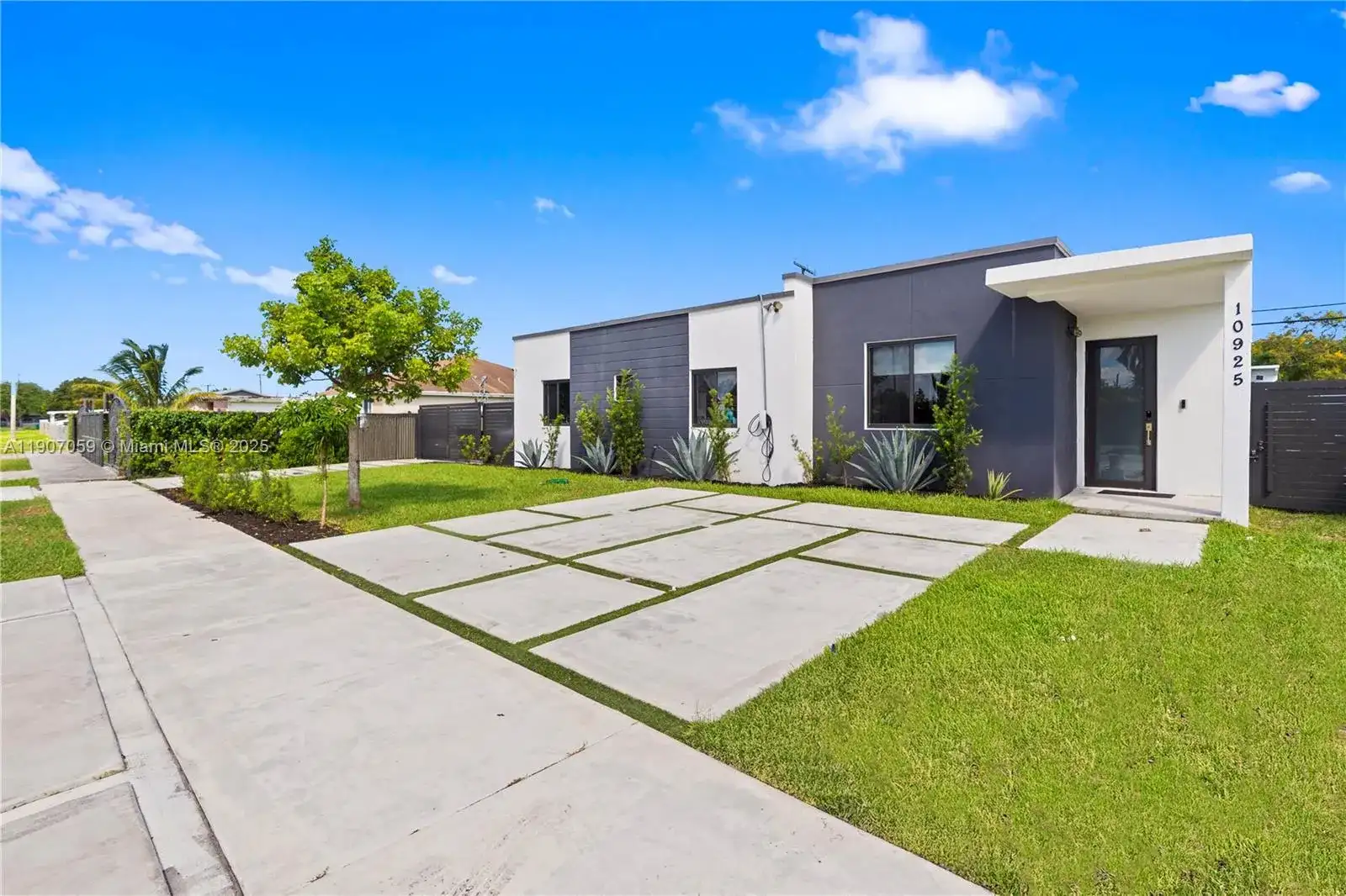 10925 SW 218th Ter, Miami FL 33170 photo 3