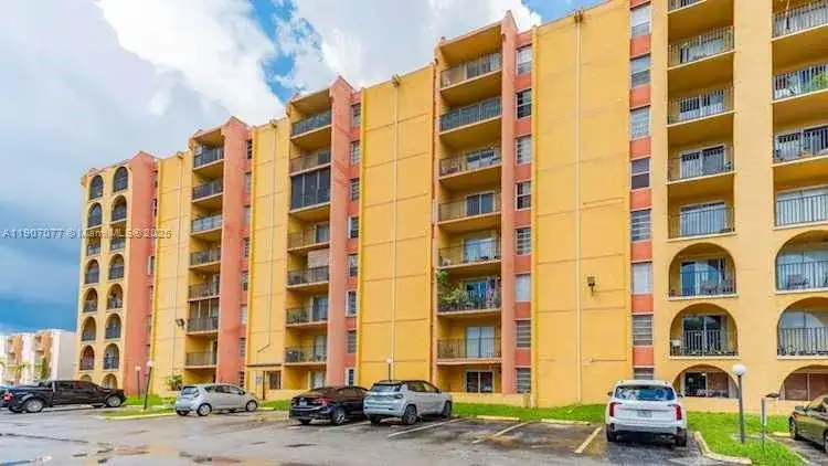 4707 NW 7th St # 8, Miami FL 33126 photo 2