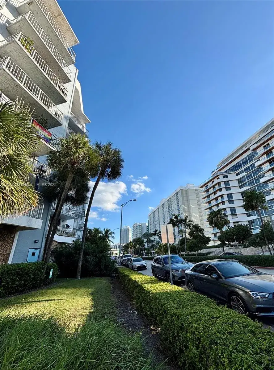 1 bedroom 1 bath Residential for sale at 6801 Indian Creek Dr # 402, Miami Beach FL 33141