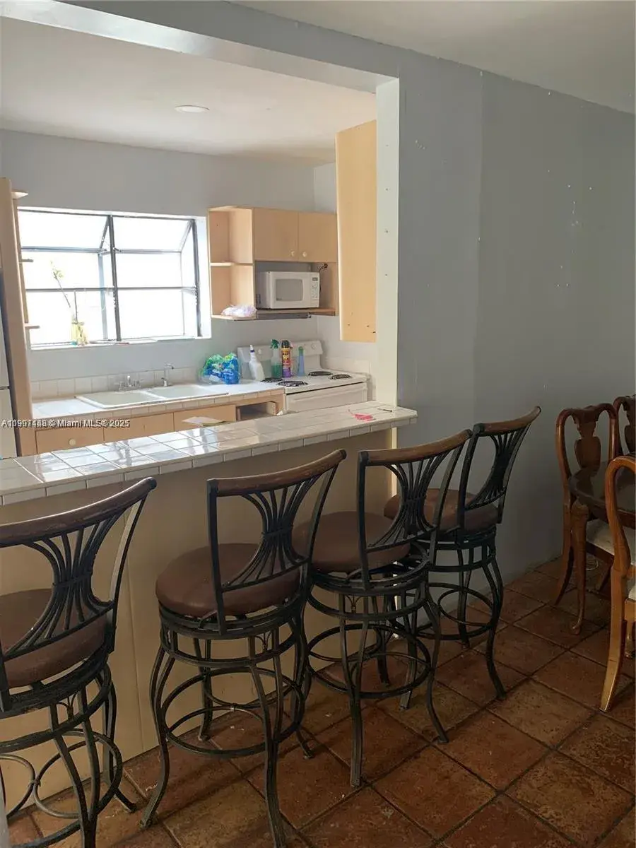 1037 NW 30th St, Miami FL 33127
