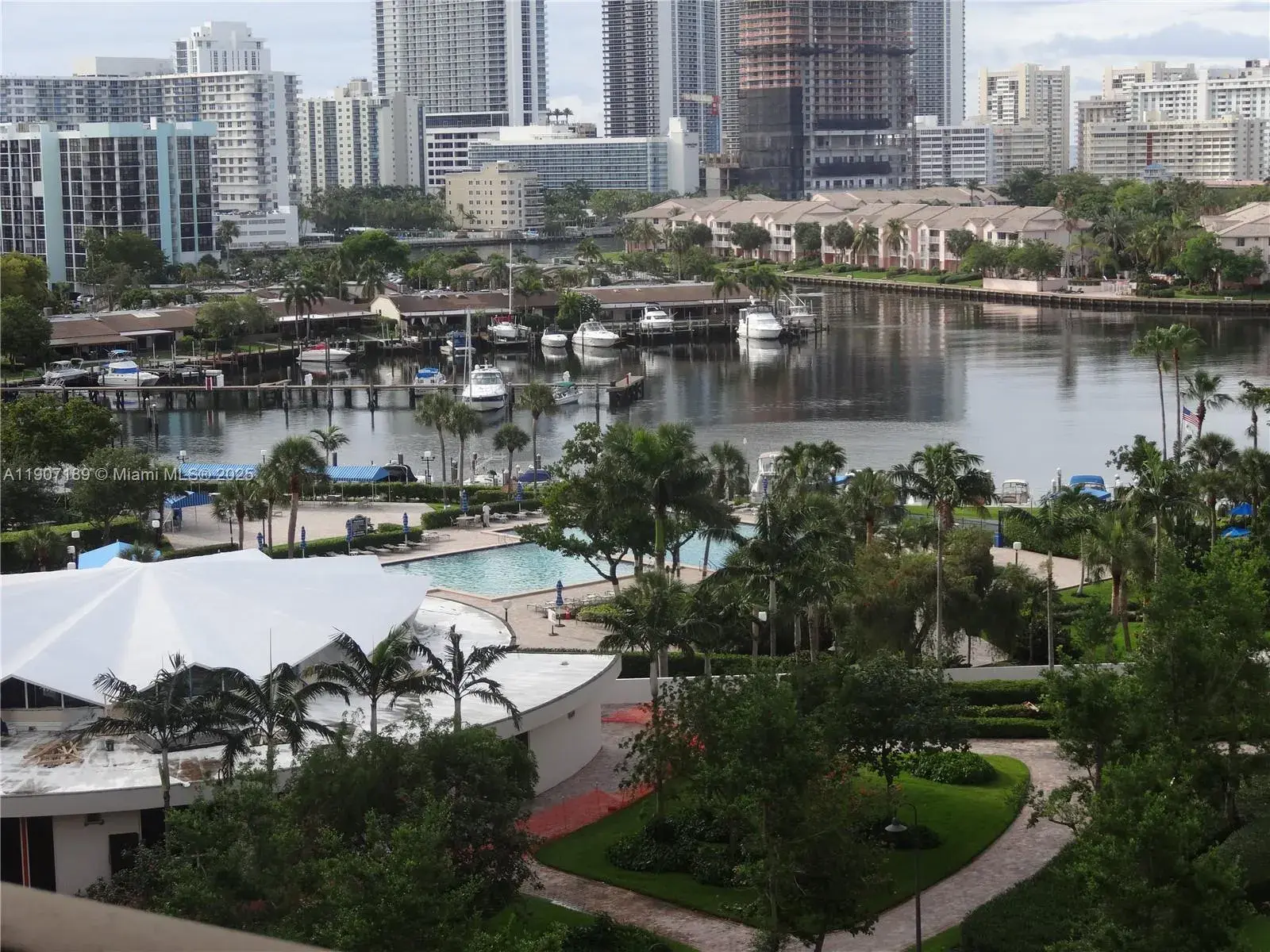 600 Three Islands Blvd # 817, Hallandale Beach FL 33009