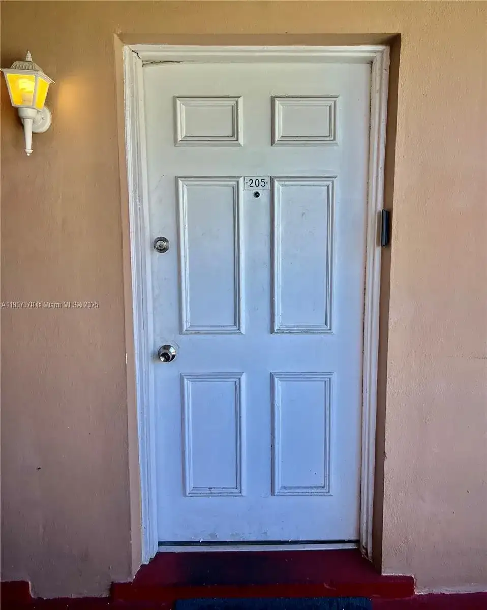 241 SE 9th Ave # 205, Pompano Beach FL 33060 photo 3