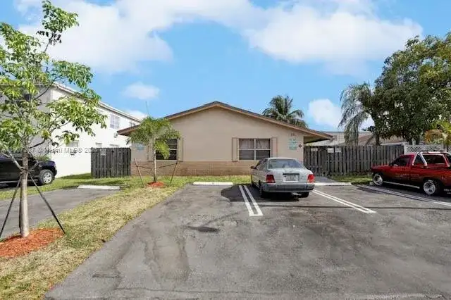 231 SW 8th Ct, Pompano Beach FL 33060 photo 4