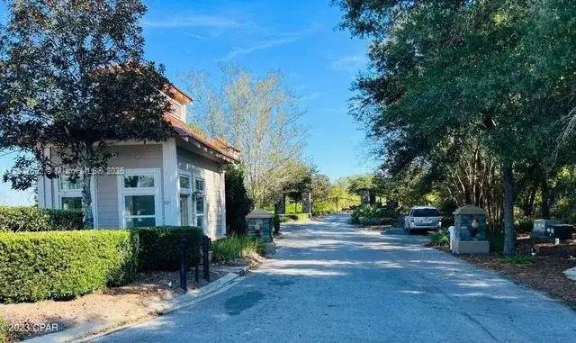 107 Lake Merial Blvd, Other City - In The State Of Florida FL 32409 photo 3