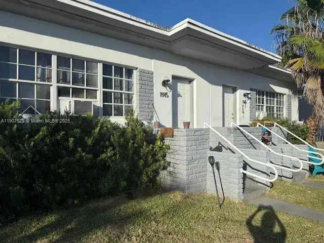1925 Marseille Dr, Miami Beach FL 33141