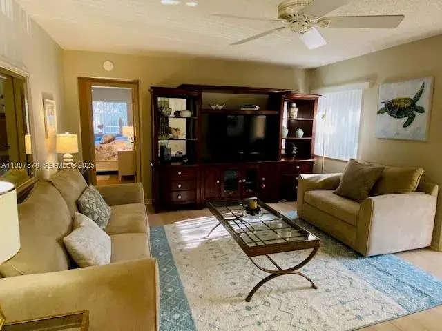 442 Pine Glen Ln # 2, Green Acres FL 33463