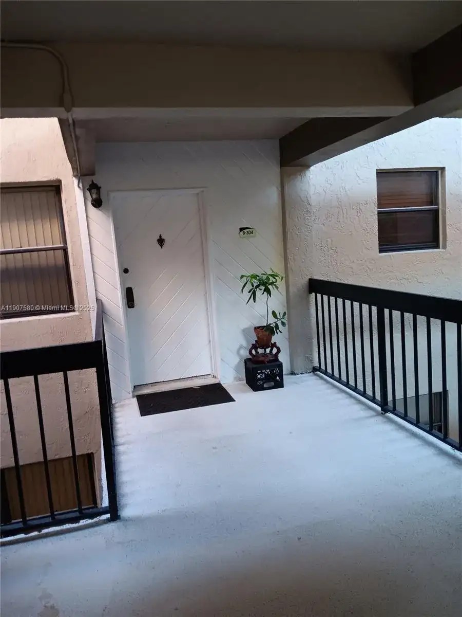 461 Ives Dairy Rd # 2, Miami FL 33179 photo 2