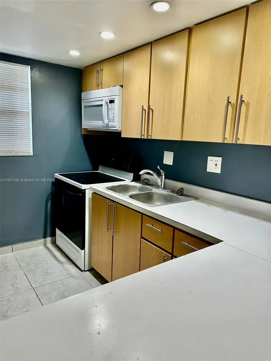 8101 SW 73rd Ave # 30, Miami FL 33143 photo 2