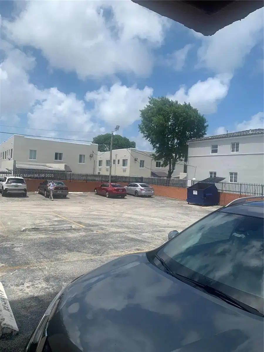 677 SW 9th Ave # 303, Miami FL 33130 photo 4