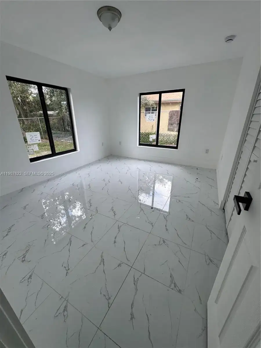 1112 NW 81st St, Miami FL 33150 photo 3