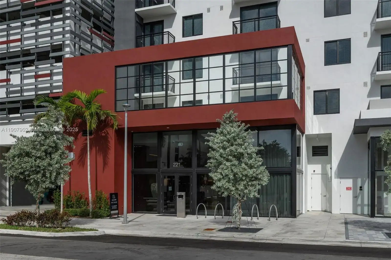 221 SW 12th St # 1718, Miami FL 33130 photo 2