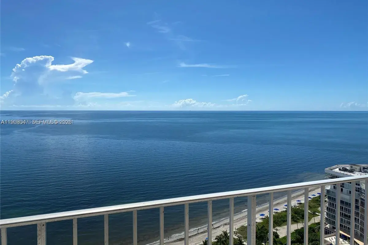 881 Ocean Dr, Key Biscayne FL 33149