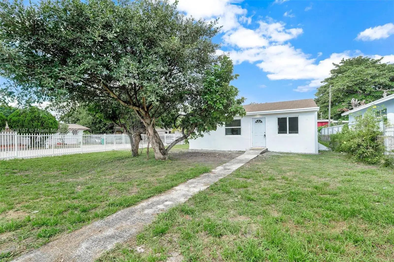 11406 NW 17th Ave, Miami FL 33167 photo 2